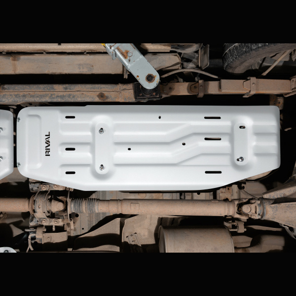 Protection du réservoir de carburant Toyota Hilux 2015-2020; 2020-2025; 2025-; 2,7 l. / essence; 2,4 l. / diesel; 2,8 l. / diesel; 2,8 l. / diesel / 48V